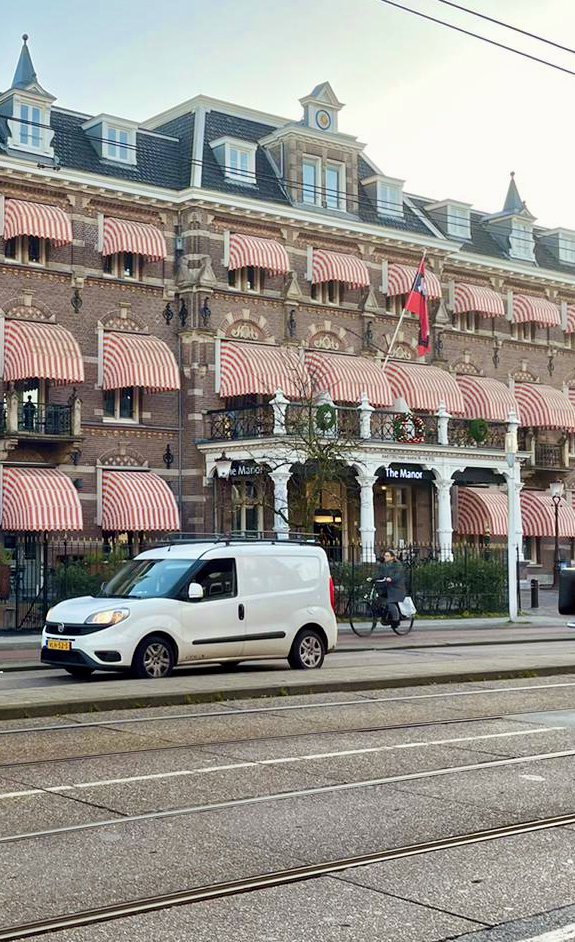 EH - The Manor Hotel Amsterdam - Exterieur schuin kopie.jpg